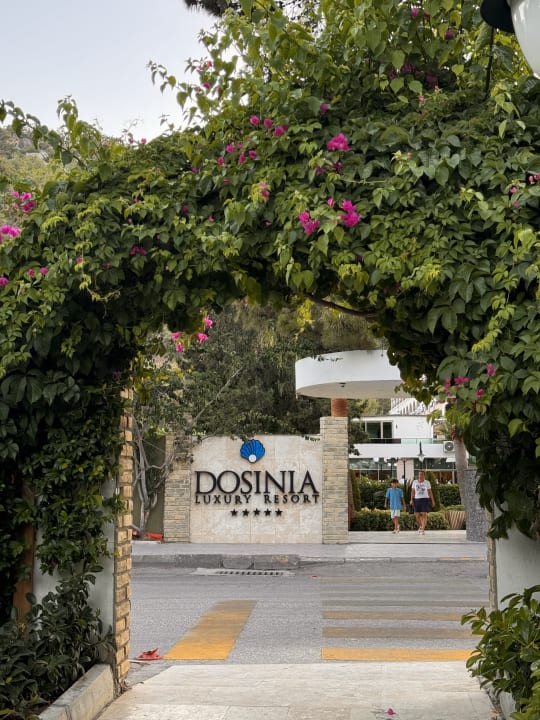 Außenansicht Dosinia Luxury Resort