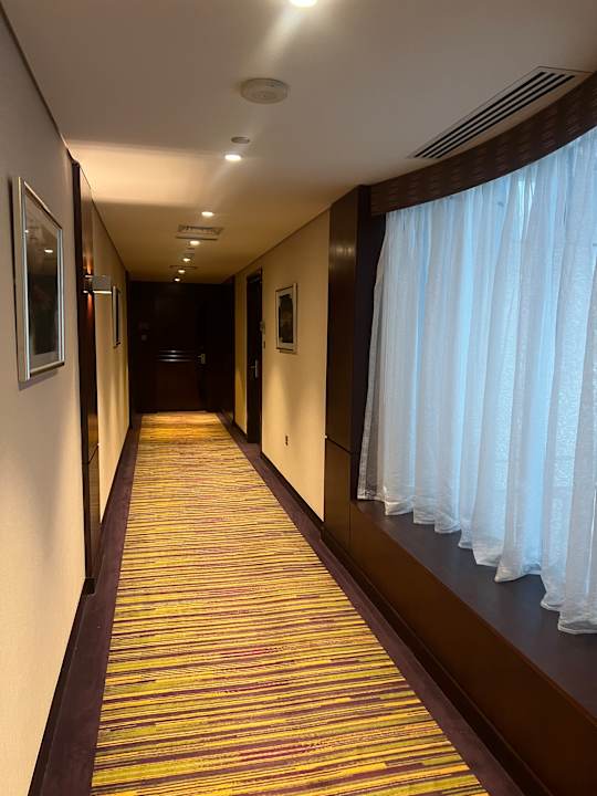 Zimmer Rose Rayhaan by Rotana