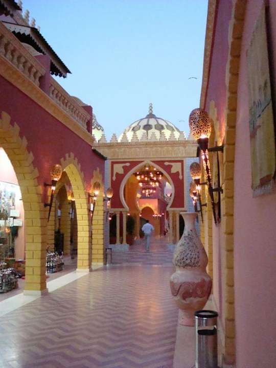 Hauptgang Pickalbatros Alf Leila Wa Leila Resort - Neverland Hurghada