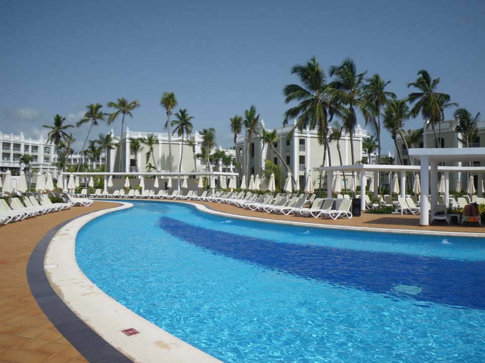 Blick über den Hauptpool Hotel Riu Palace Bavaro