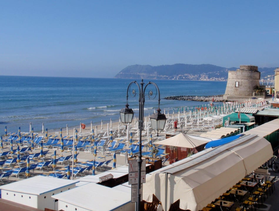 Blick vom Restaurant-Balkon beim Frühstück Hotel Flora Alassio
