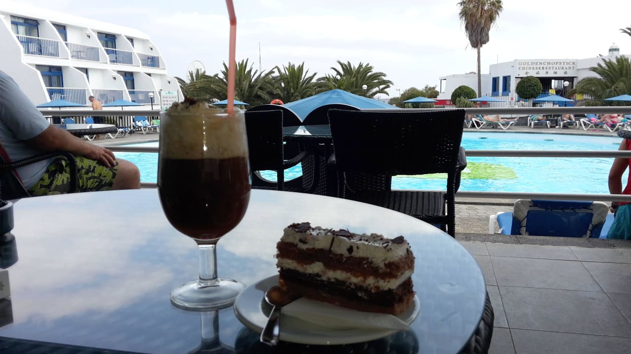 Irish Coffee und Schokotorte Ereza Apartamentos Los Hibiscos- Adults Only