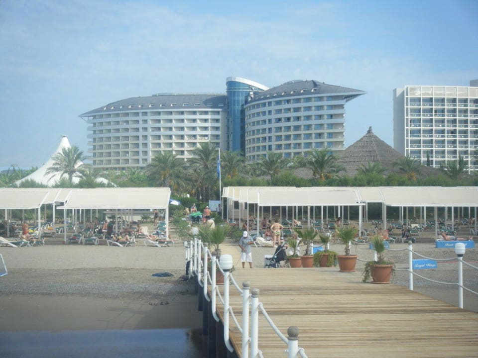 Ausblick vom Strand zum Hotel Royal Wings Hotel
