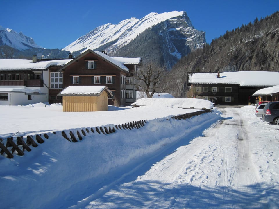 Zufahrtsweg Solaria / Blick auf die Kanisfluh Pension & Ferienwohnung Solaria