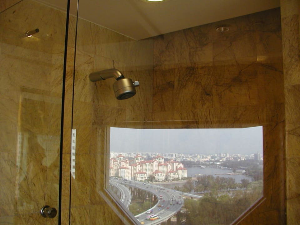 Dusche mit Ausblick Hotel The Ritz-Carlton Millenia