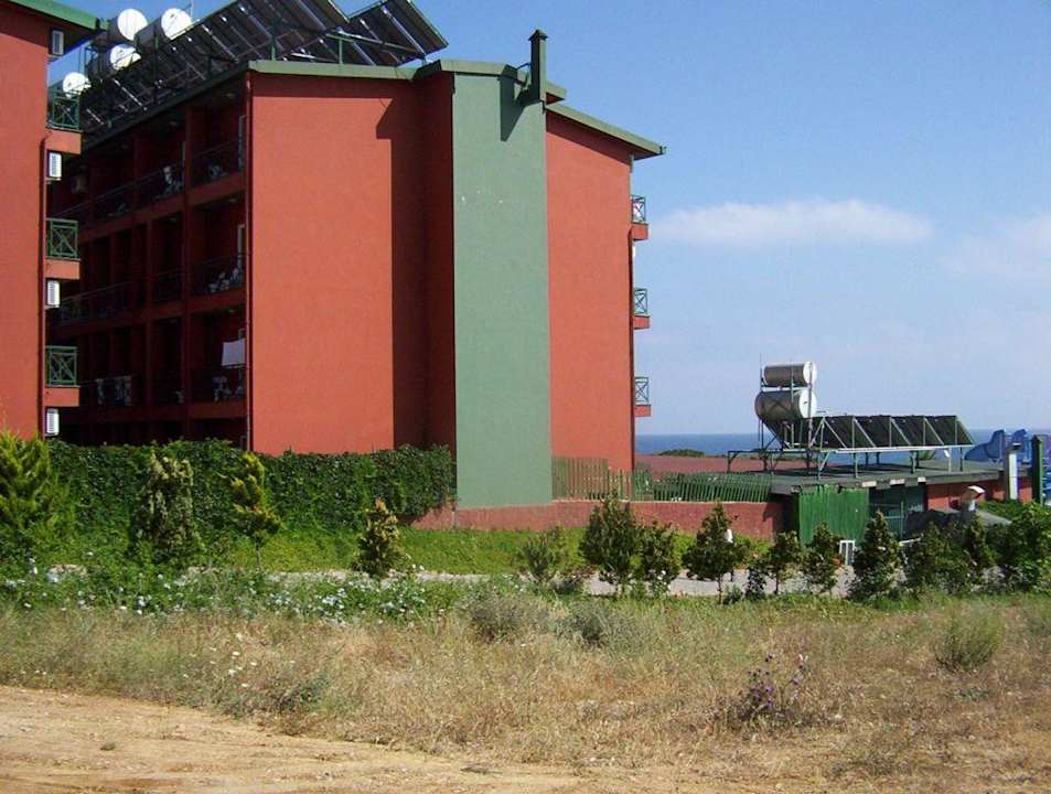 Widok hotelu i zjeżdżalni Hotel Club Life Kizilot