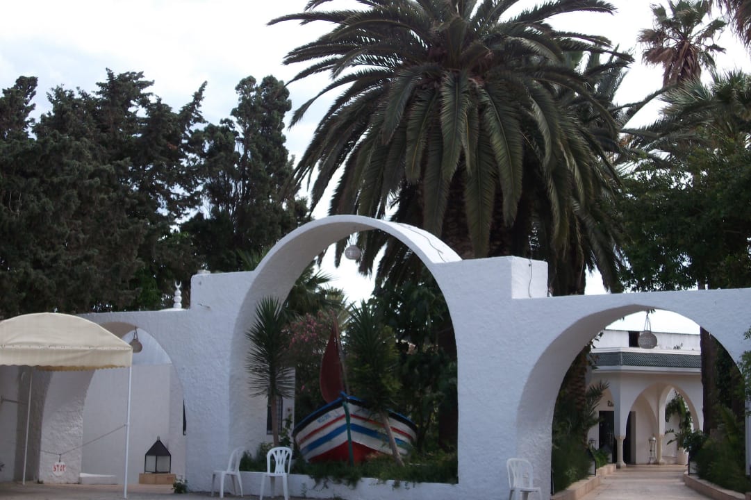Eingang zum Hotelgelände Samira Club
