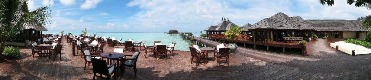 Restaurant, Steg und Strandbar Sun Siyam Olhuveli