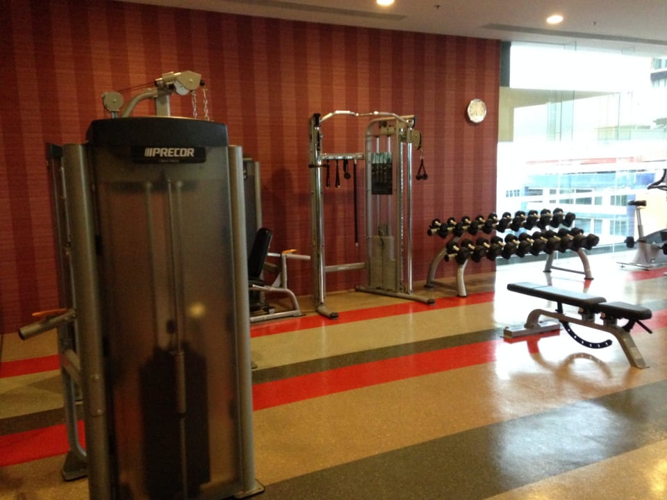 Gym DoubleTree by Hilton Hotel Sukhumvit Bangkok