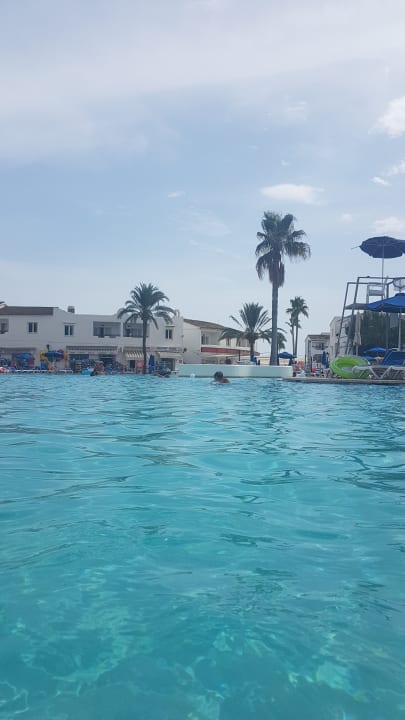 Pool Globales Bouganvilla