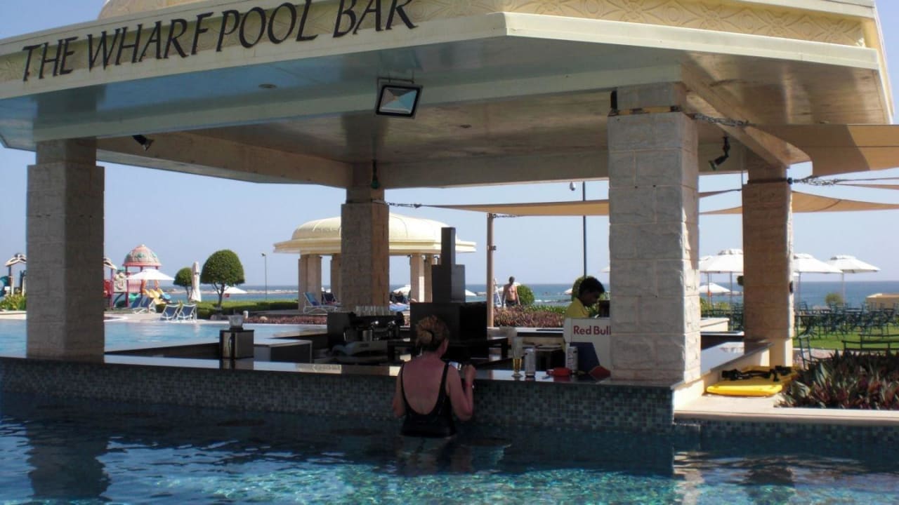 Poolbar Wyndham Garden Salalah Mirbat