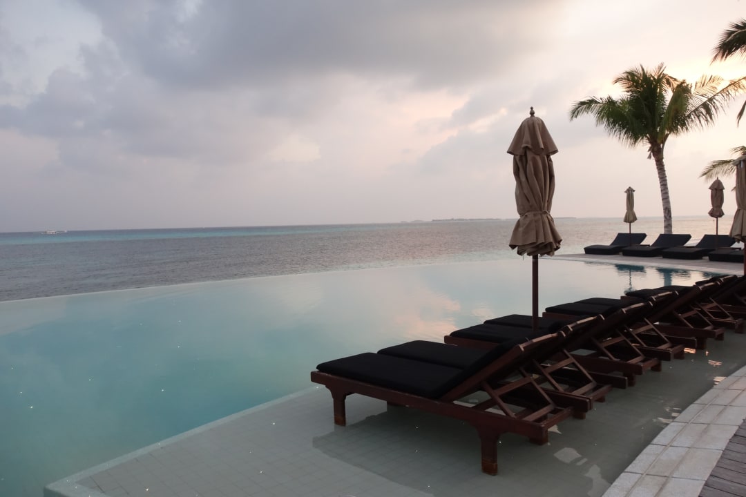 Pool Kuredu Island Resort & Spa