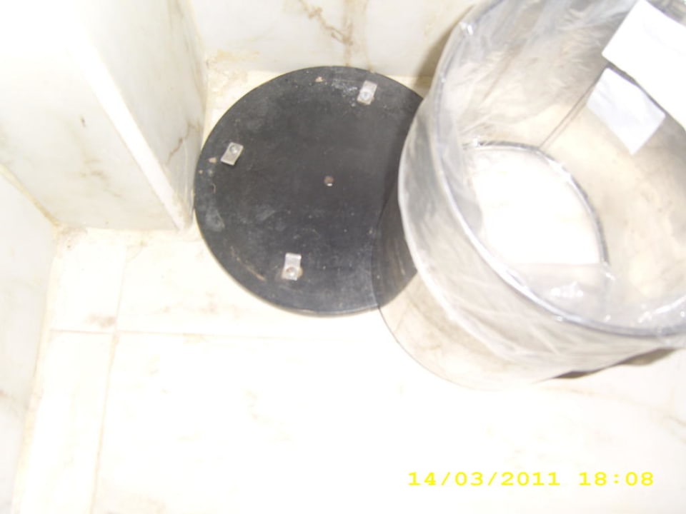 Soll ein Mülleimer sein  Titanic Beach Spa & Aqua Park