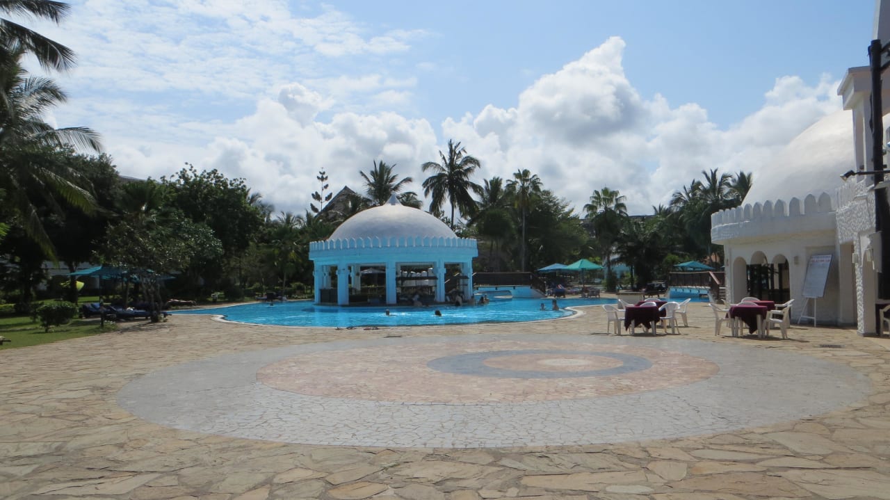 Der abendliche Platz für Aufführungen Hotel Southern Palms Beach Resort