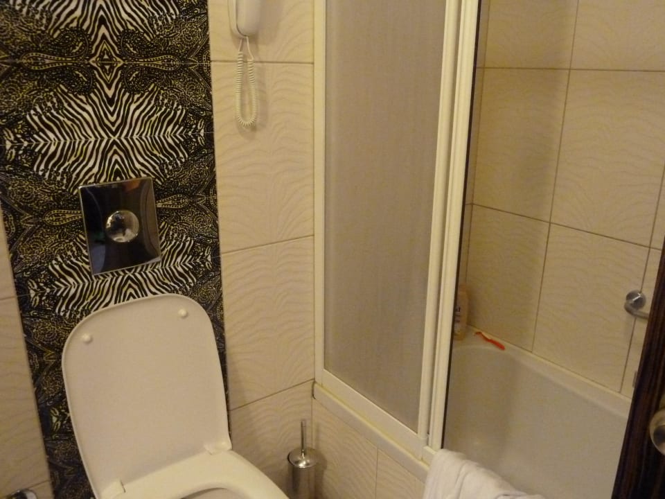 Badezimmer mit Badewanne Aydinbey Kings Palace & Spa