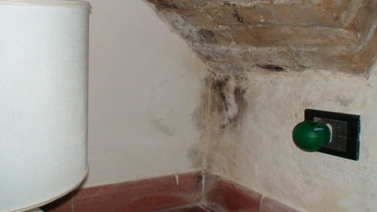 Schimmel im Schlafzimmer Hotel Antico Borgo San Lorenzo