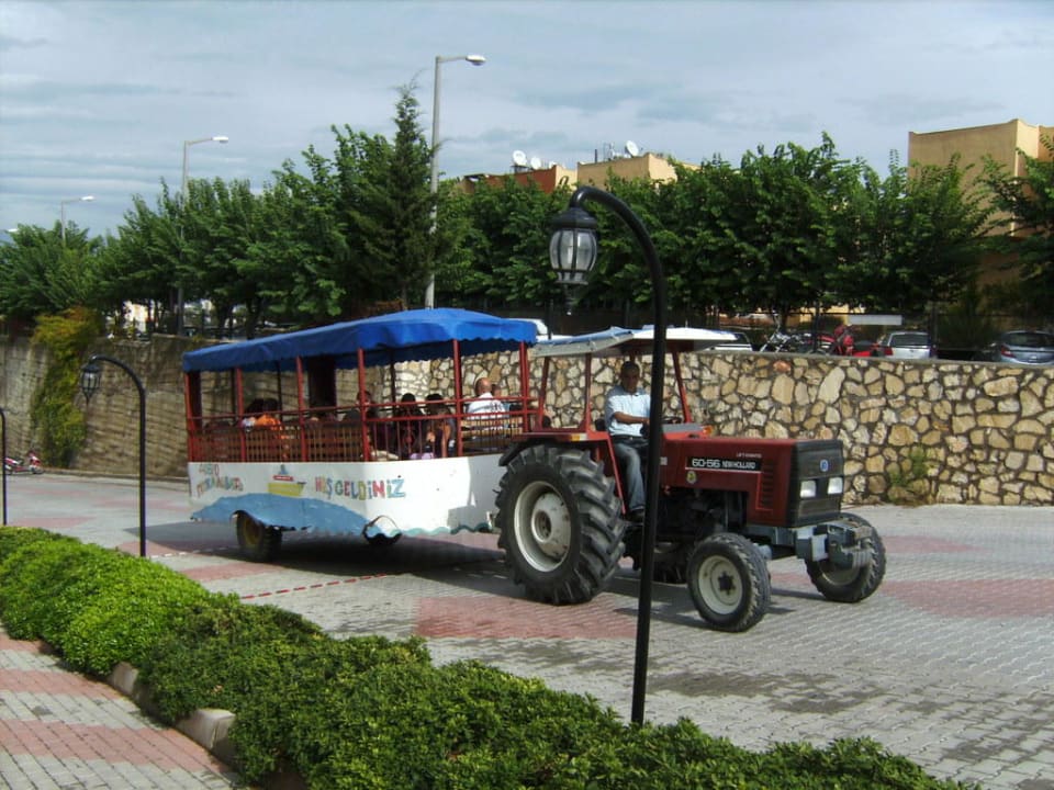 Traktor von Halil FUN&SUN Smart Hane Sun Hotel