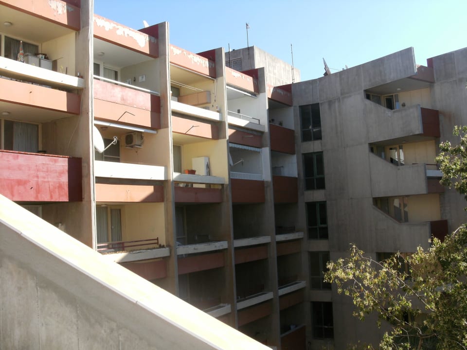 Widok boczny z balkonu Alborada Ocean Club