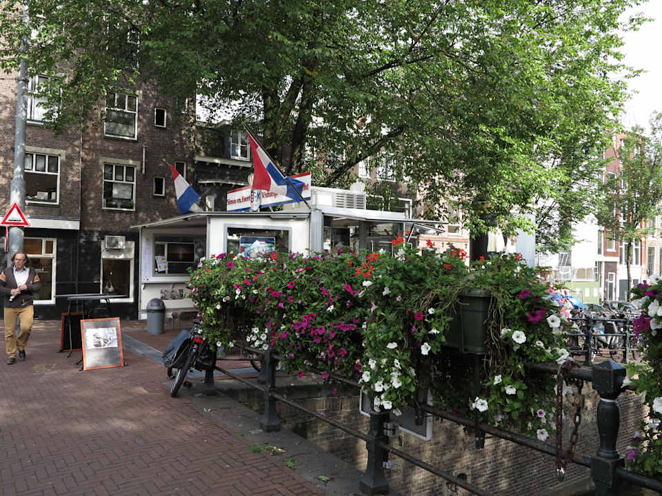 Verkaufsstand vorm Hotel Hotel Prinsenhof Amsterdam