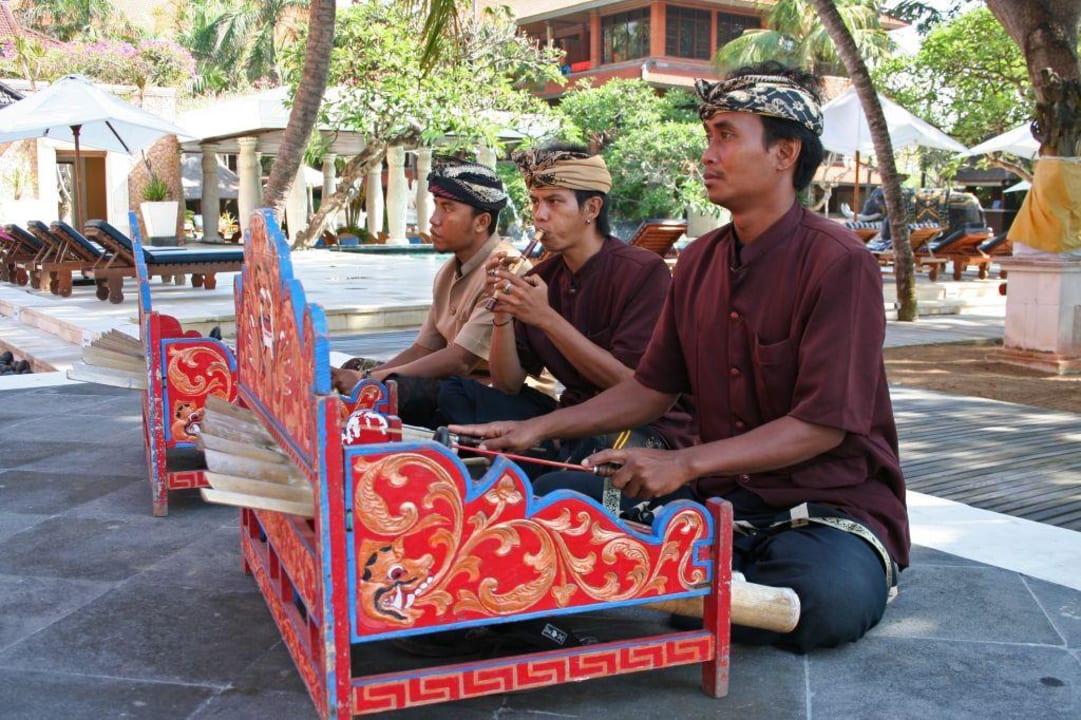 Zum Frühstück. Gamelan-Musik Puri Santrian