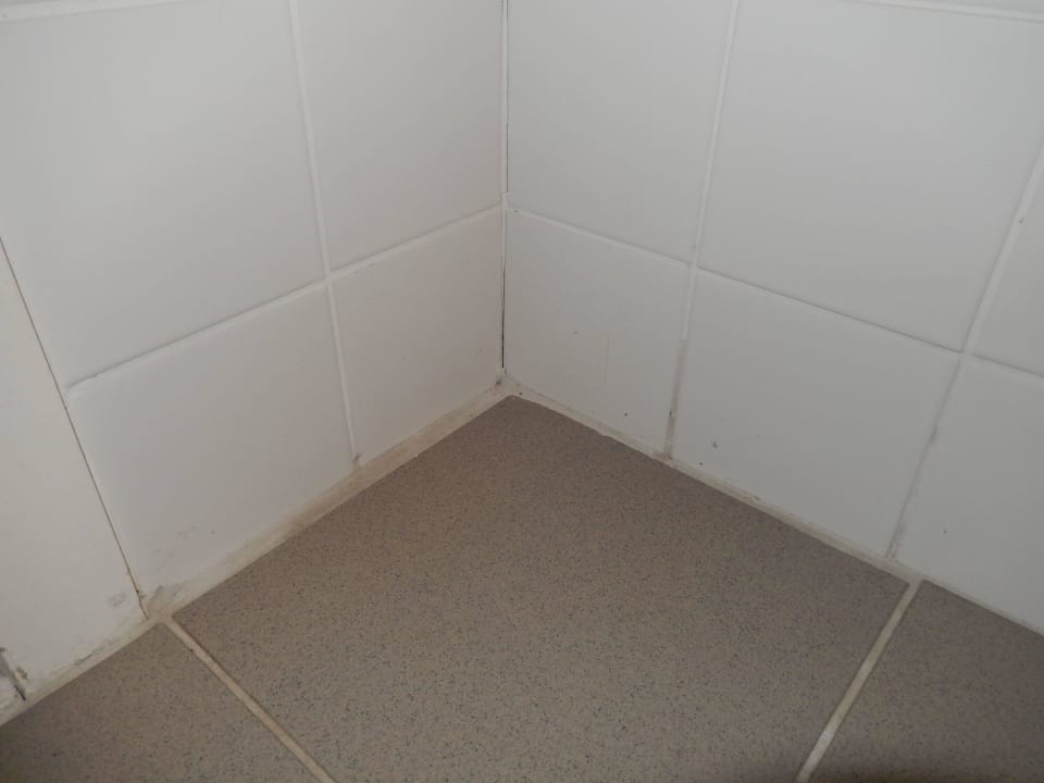 Ecke im Bad nach der Reinigung Hotel Seelust