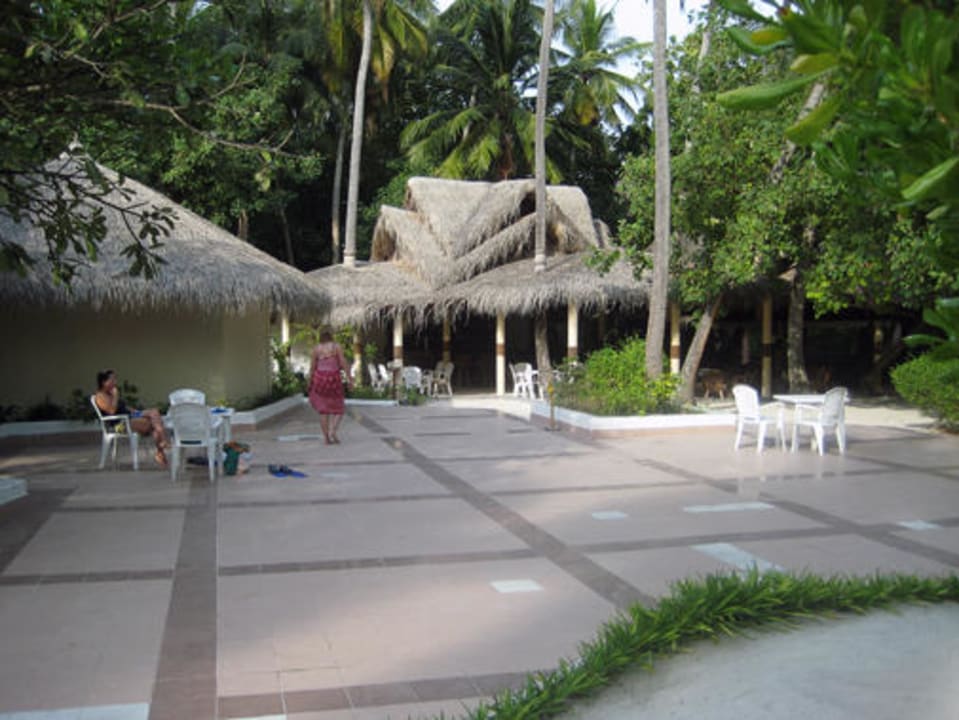 Blick auf die Bar Biyadhoo Island Resort