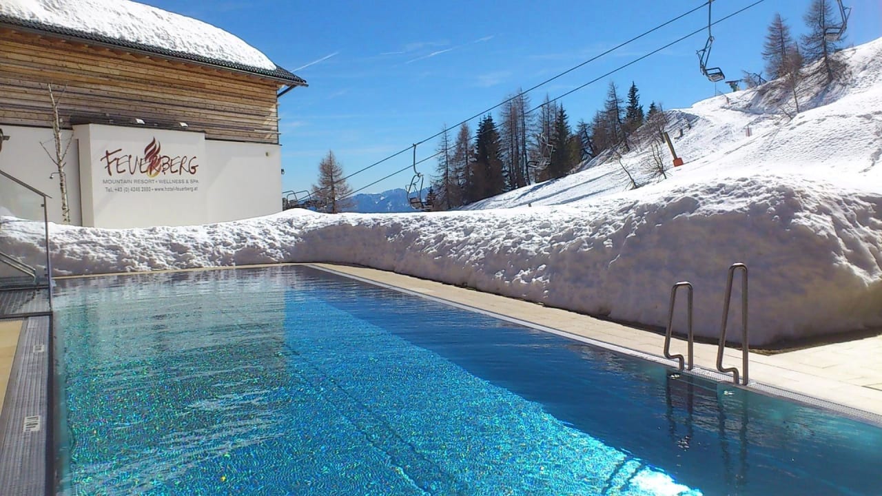 Vom Pool auf den Sessellift Mountain Resort Feuerberg