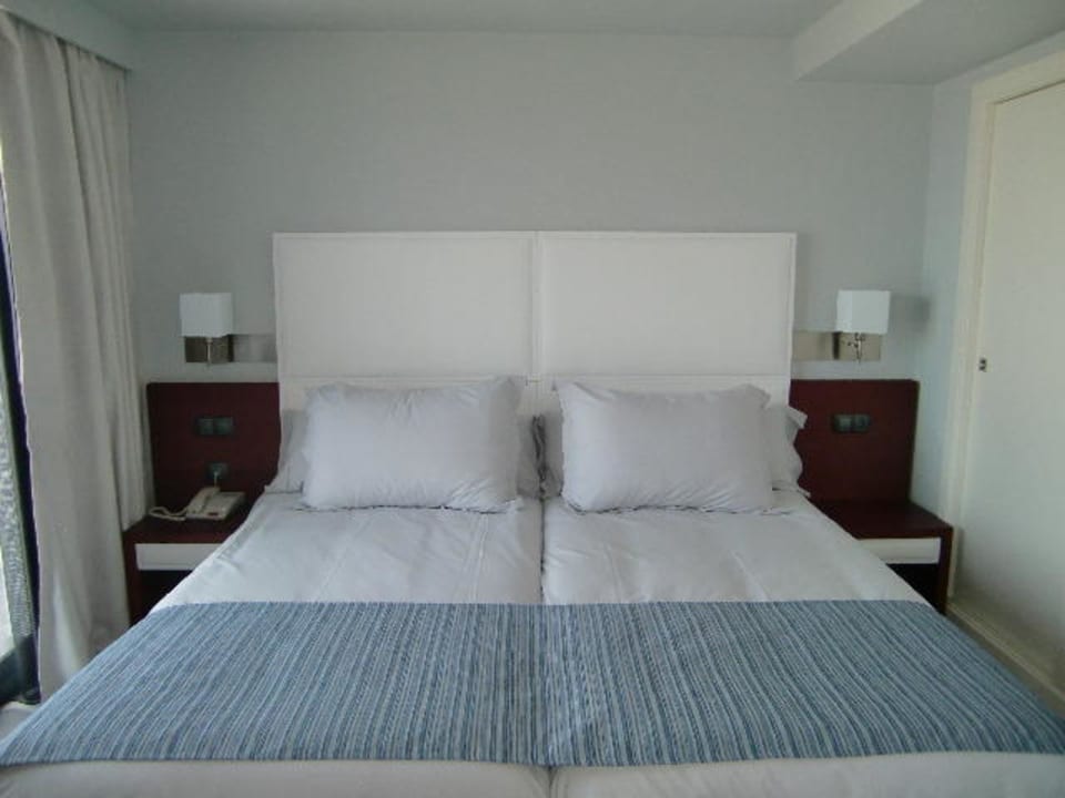Bett im Atico Aparthotel Marins Playa