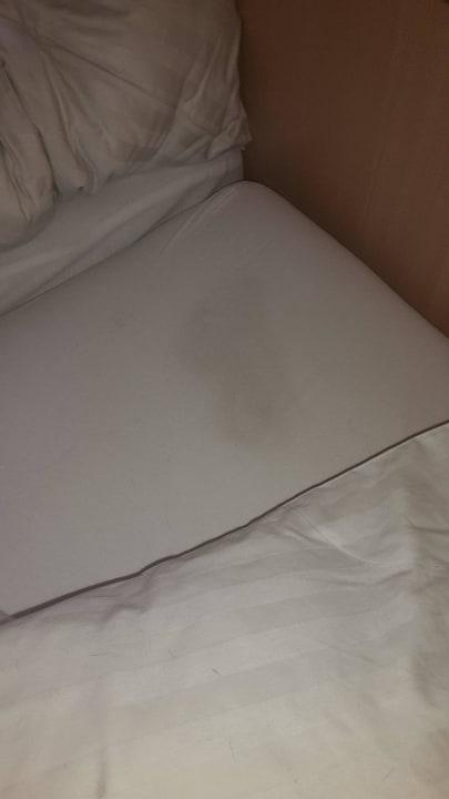 Flecken im Bett Villa Ostseeland FeWo