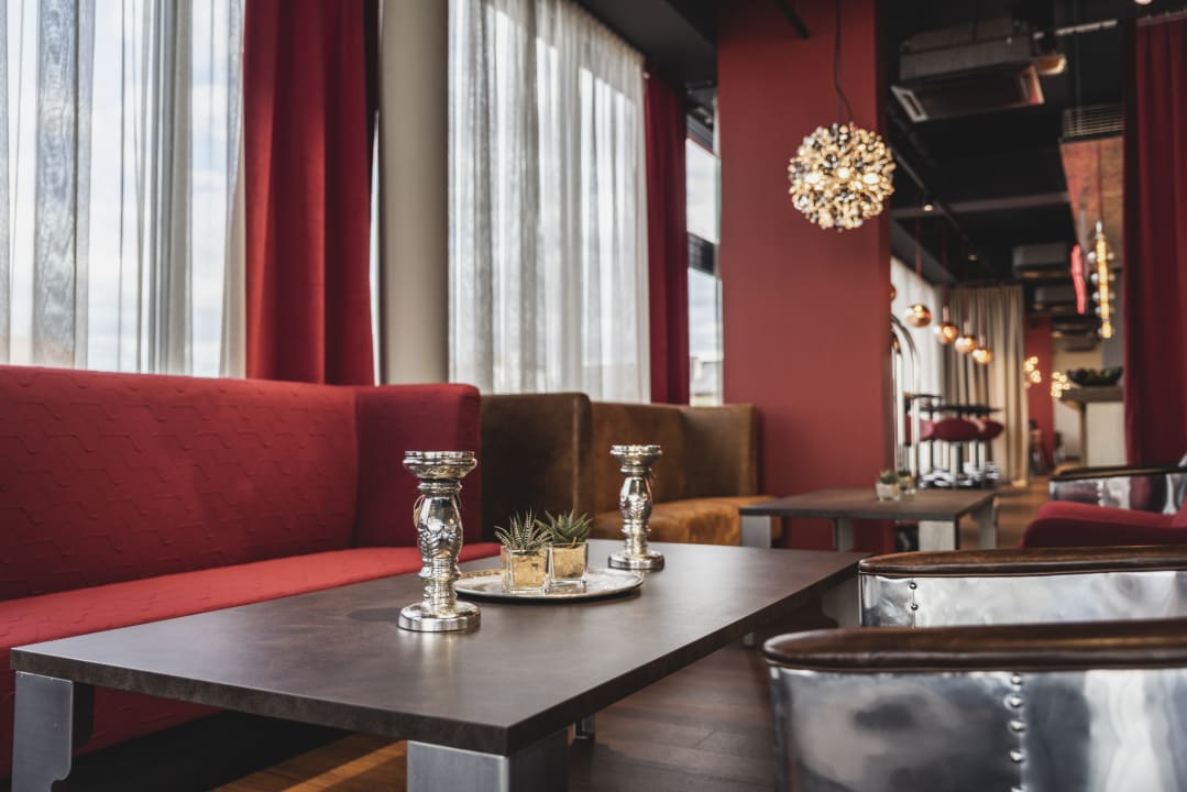 Lobby AMEDIA Express Graz Airport