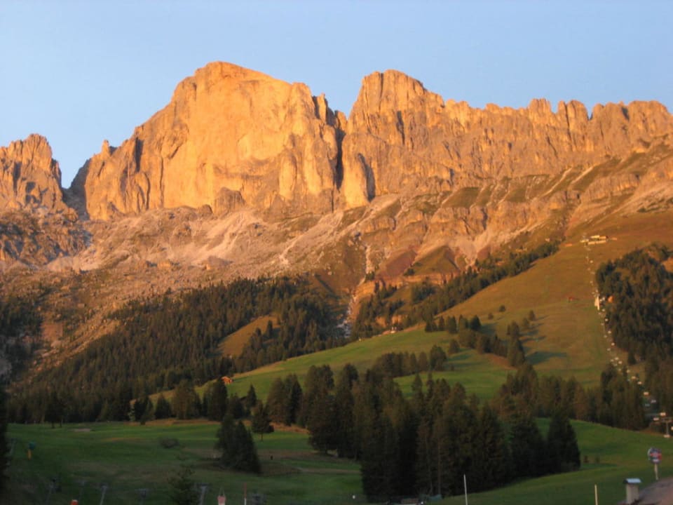 Blick vom Balkon zum Rosengarten Hotel Alpenrose