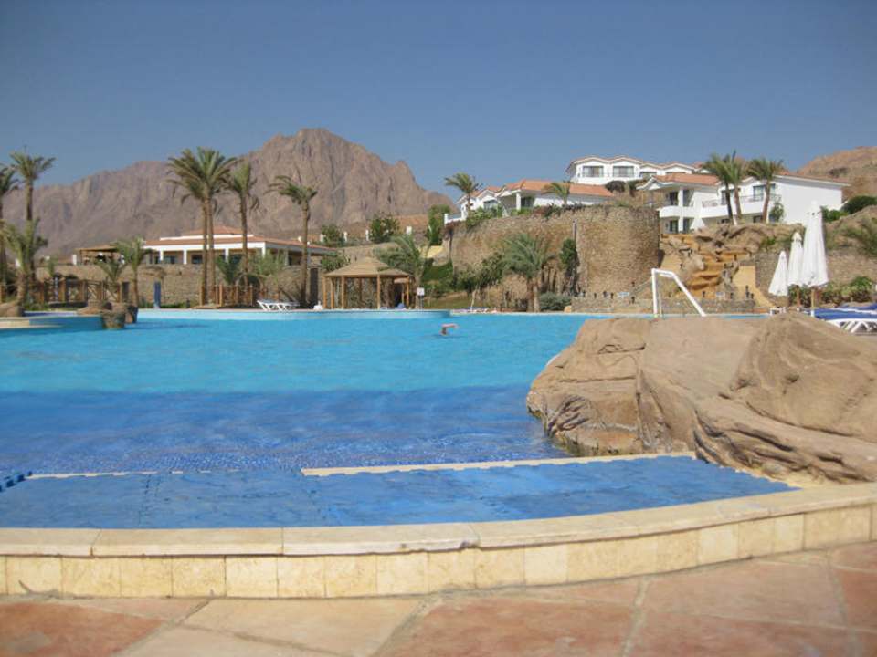 Pool am Strand Richtung in Berge Ecotel Dahab Bay View Resort