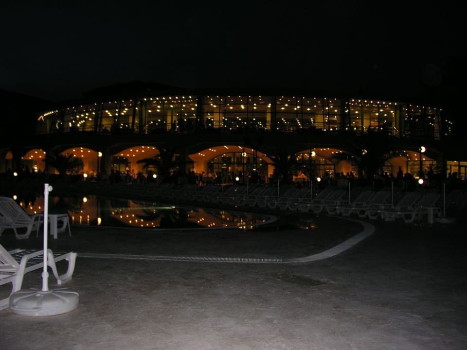 Hotel in de avond VONRESORT Golden Coast