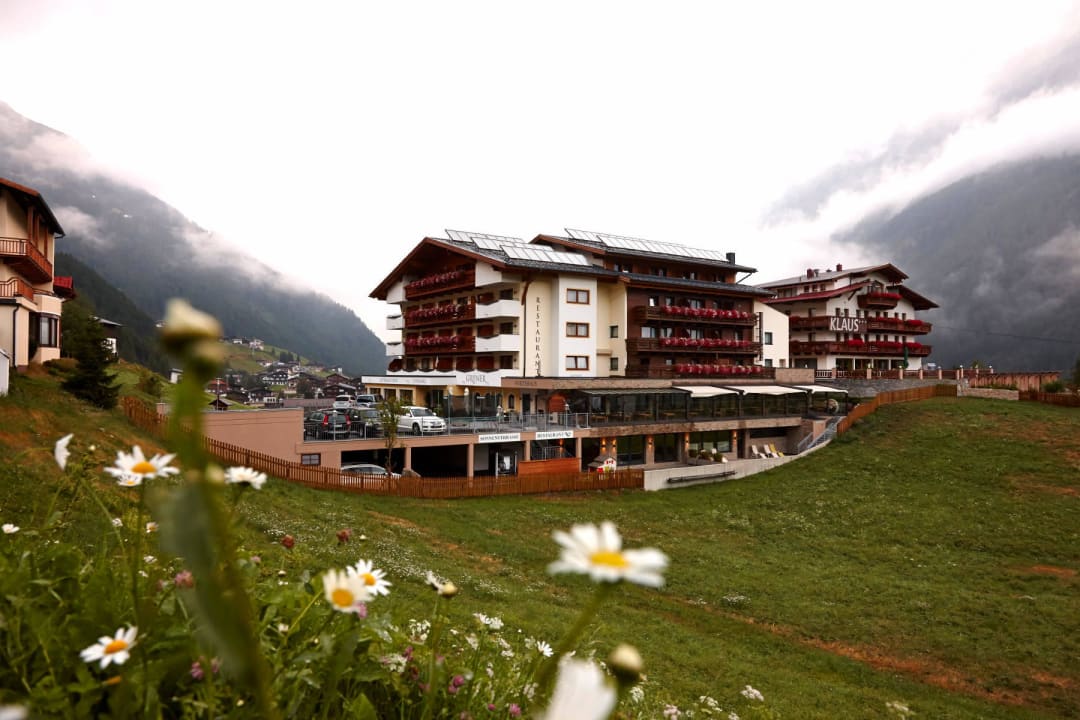 Außenansicht Sommer Alpengasthof Grüner