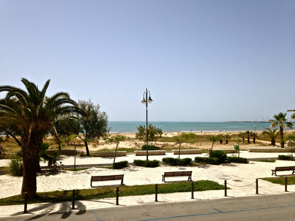 Strand vor dem Miramare Pozzallo Bed & Breakfast Miramare