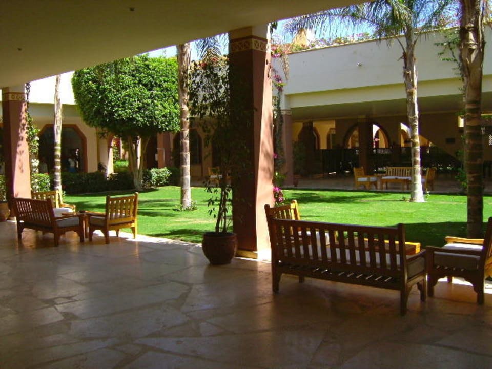 Vor dem Speisesaal Hotel Sea Club Stella Di Mare