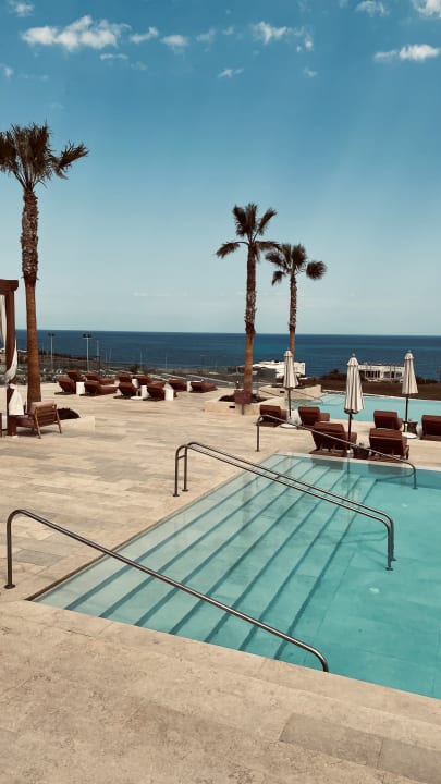 Pool The Royal Senses Resort, Curio Collection by Hilton