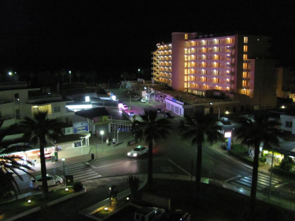 Ausblick vom Balkon bei Nacht Welikehotel Marfil Playa