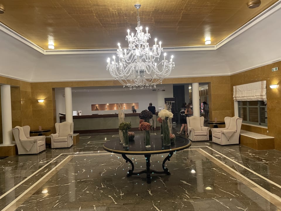 Lobby Bella Beach Hotel