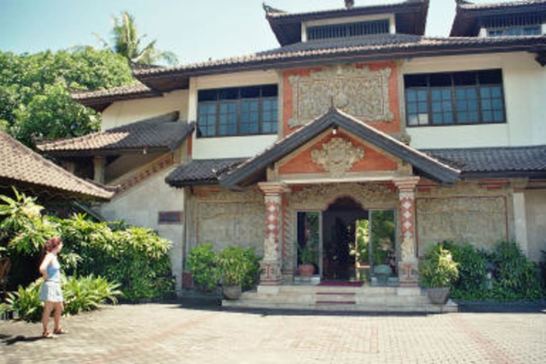 Außenansicht, Eingangsbereich Hotel Ari Putri