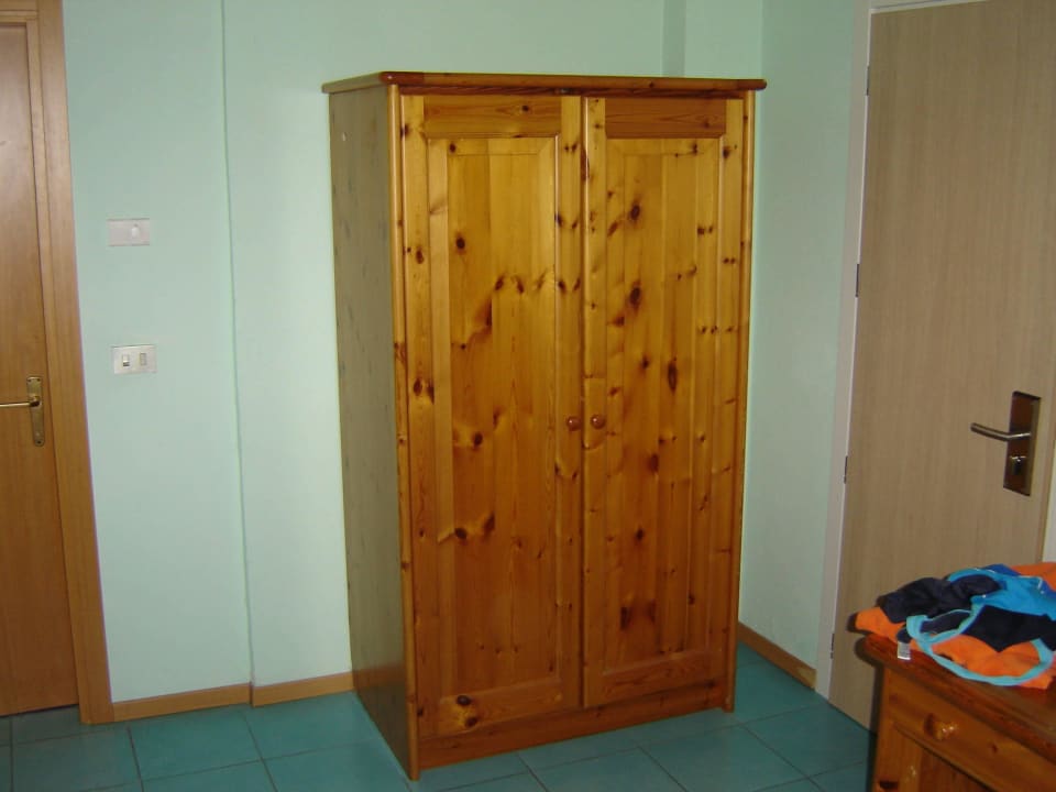 Kleiderschrank Centro Vacanze La Limonaia