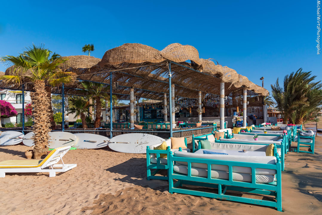 Gastro Lotus Bay Beach Resort