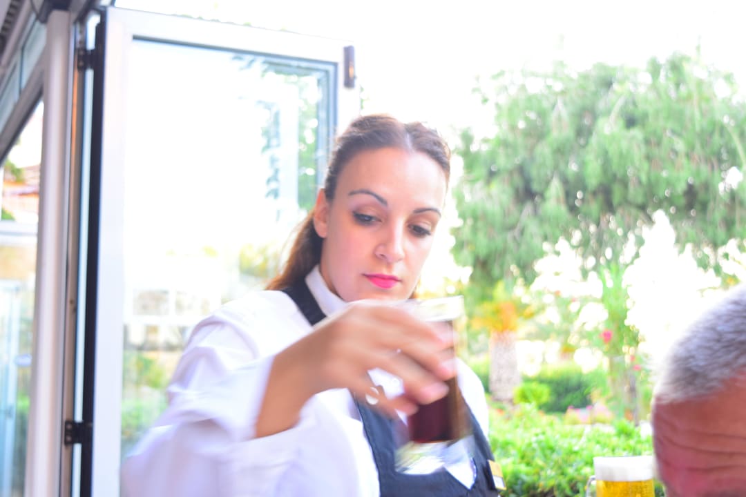 Eine Ganz Liebe Frau, ( Royla ) Anissa Beach & Village