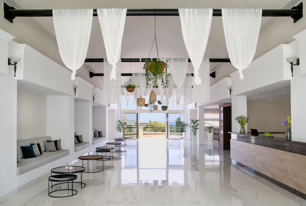 Lobby Louis Paphos Breeze