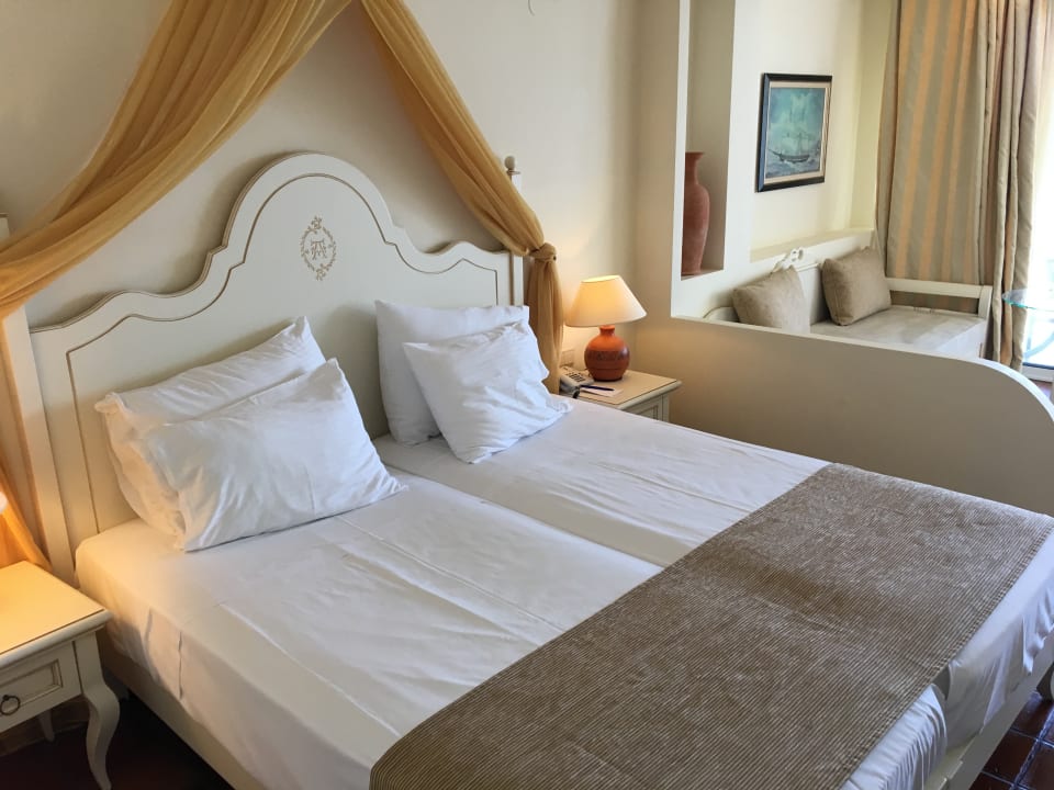 Zimmer Alexander Beach Hotel & Village Resort