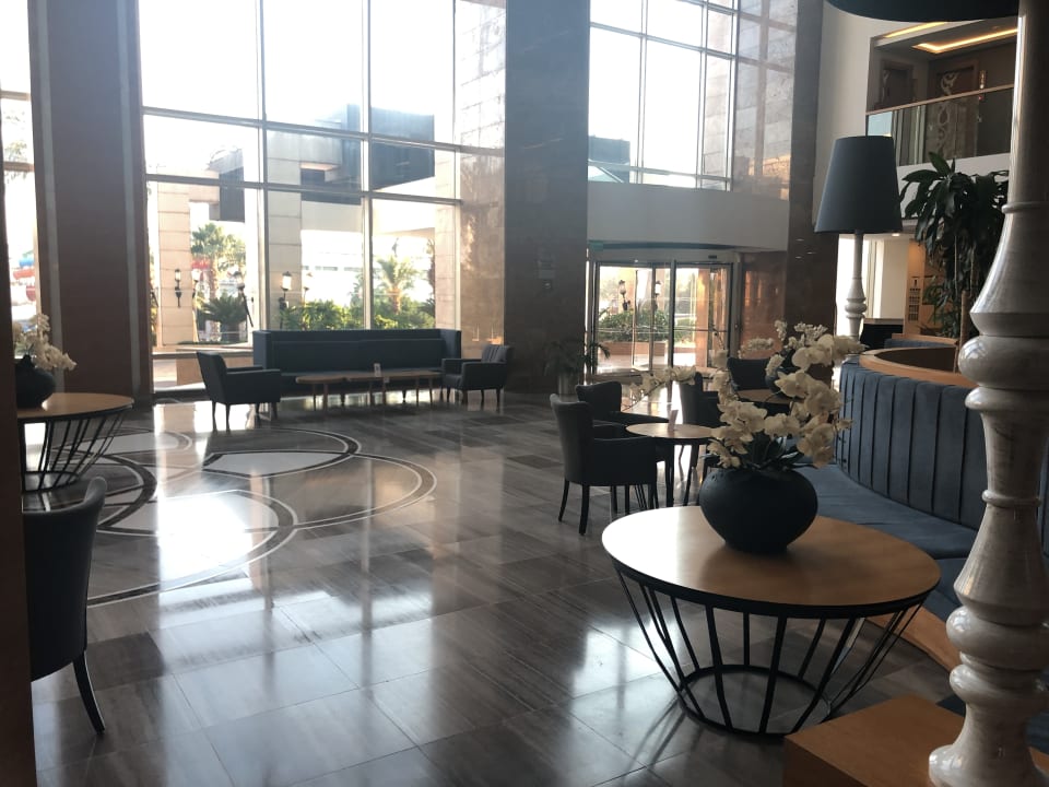 Lobby Sherwood Exclusive Lara