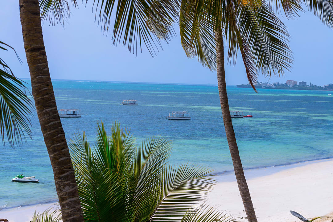 Strand Travellers Beach Hotel & Club