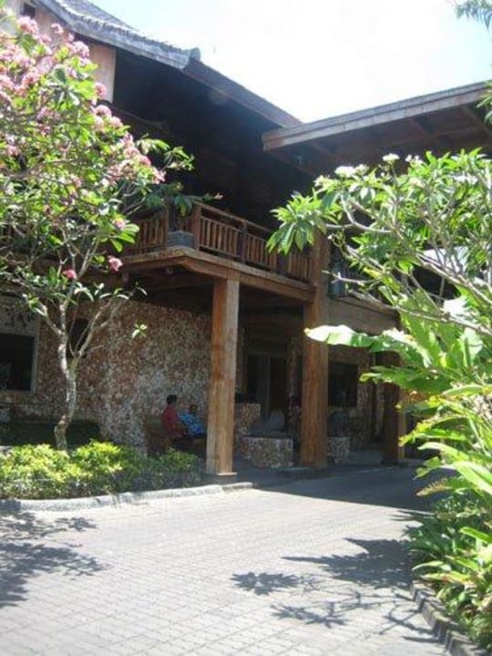 Eingang Hotel Puri Bambu
