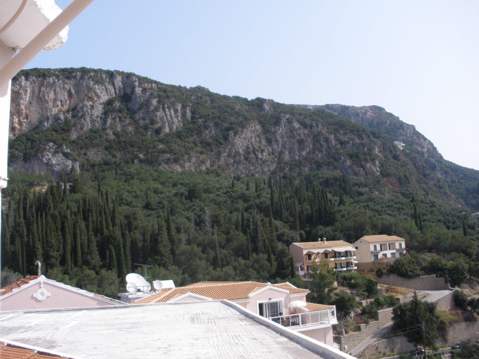 Blick (nach links) von unserem Balkon Odysseus Hotel