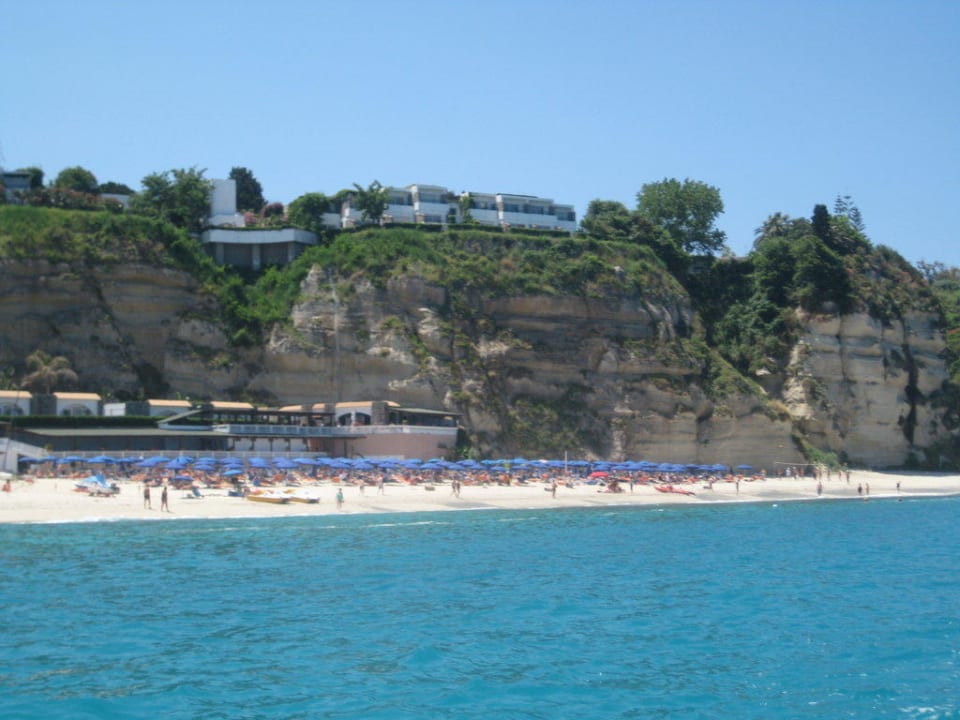 Hotel vom Wasser aus gesehen Aldiana Club Rocca Nettuno Calabria